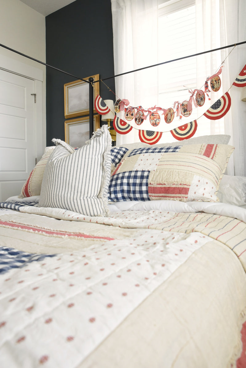Oval Americana Text Ornament