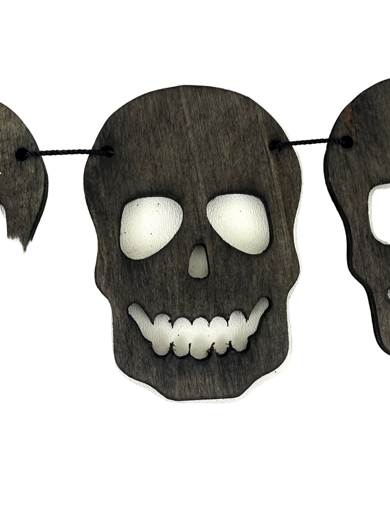 Black Skull Wood Garland